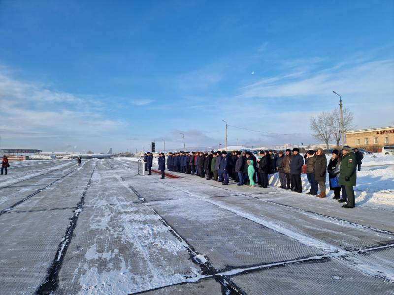 Buổi lễ tuyên bố tái lập Trung đoàn hàng không vận tải quân sự số 600.