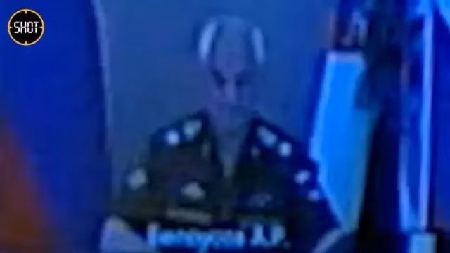 Bộ quân phục với quân hàm của Bộ trưởng Quốc phòng Belousov thu hút sự quan tâm đặc biệt.