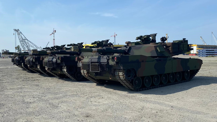Xe tăng chiến đấu chủ lực M1A1FEP Abrams được giao cho Ba Lan. Xe tăng chiến đấu chủ lực M1A1FEP Abrams được giao cho Ba Lan.