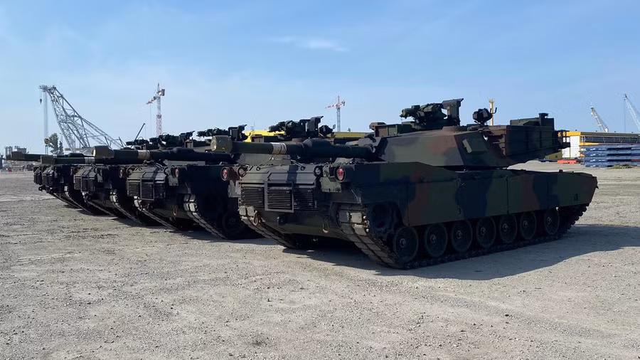 Xe tăng chiến đấu chủ lực M1A1FEP Abrams được giao cho Ba Lan.