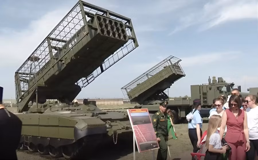 Hệ thống phun lửa hạng nặng TOS-3 Dragon thế hệ mới của Nga.