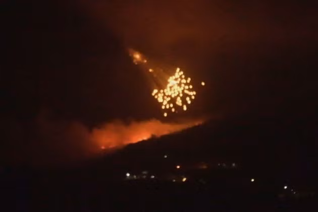 Israel đang sử dụng bom chùm và đạn cháy tấn công các vị trí của Hezbollah tại Lebanon.