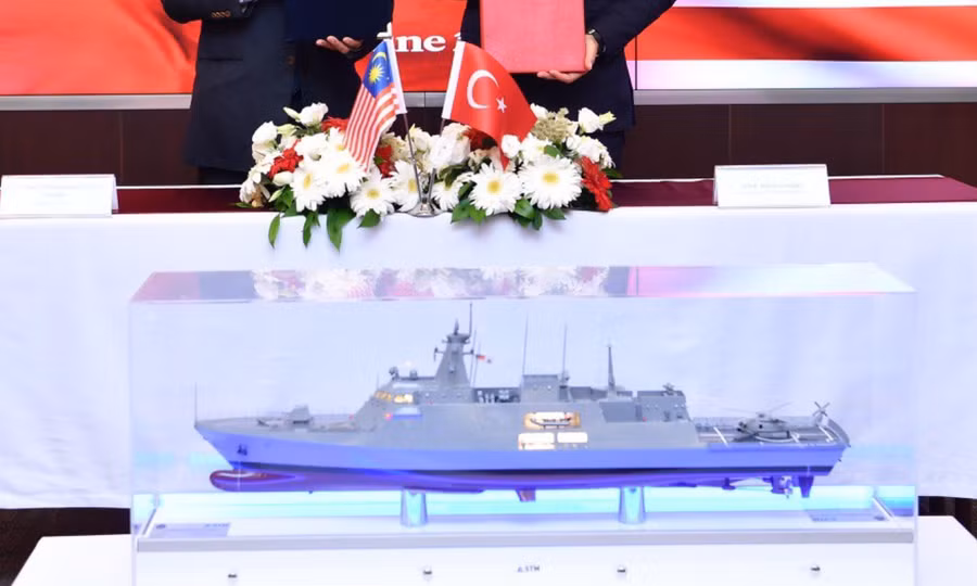 Mô hình tàu hộ vệ tên lửa được Thổ Nhĩ Kỳ đóng cho Malaysia.