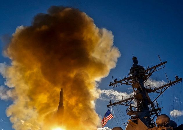 Hải quân Mỹ chi số tiền khổng lồ trong 6 tháng để đánh chặn tên lửa Houthi