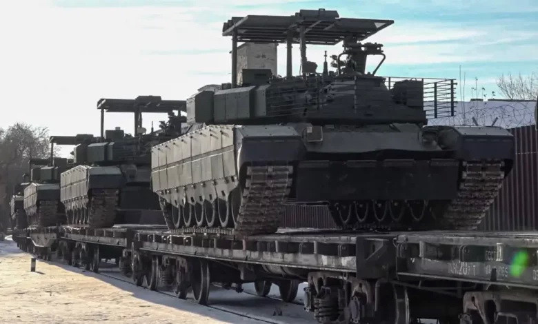 Quân đội Nga đang nhận được rất nhiều xe tăng T-80BVM với cấu hình bảo vệ mới. Quân đội Nga đang nhận được rất nhiều xe tăng T-80BVM với cấu hình bảo vệ mới.