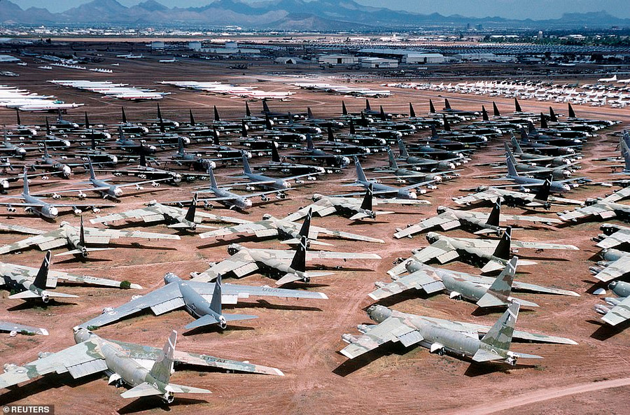 Các máy bay ném bom B-52 đã ngừng hoạt động đang đảm nhiệm vai trò nguồn cung cấp phụ tùng.