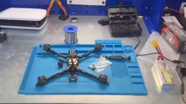 UAV cảm tử Gastello sẽ được sản xuất với tốc độ và số lượng đủ để "gây chóng mặt". UAV cảm tử Gastello sẽ được sản xuất với tốc độ và số lượng đủ để "gây chóng mặt".