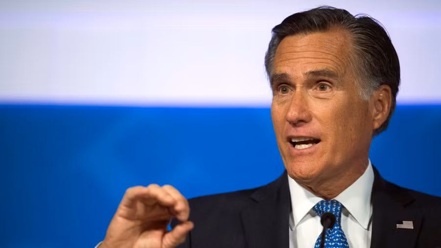 Thượng nghị sĩ Mỹ Đảng Cộng hòa Mitt Romney ủng hộ mạnh mẽ việc viện trợ tài chính và quân sự cho Ukraine.