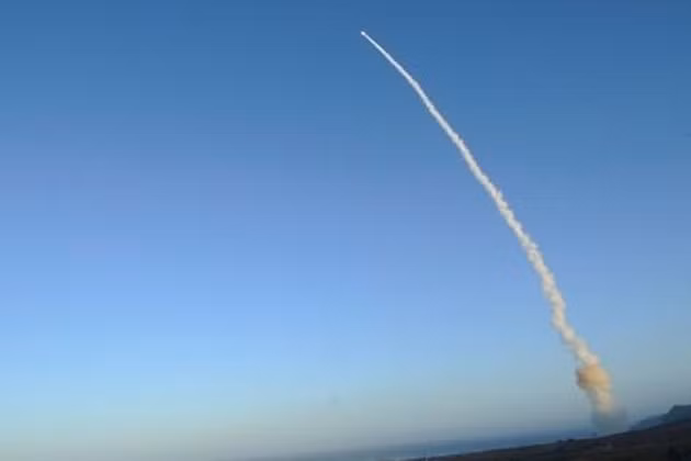 Ukraine cáo buộc có tên lửa từ Belarus hướng vào nước này sau khi máy bay Nga cất cánh.