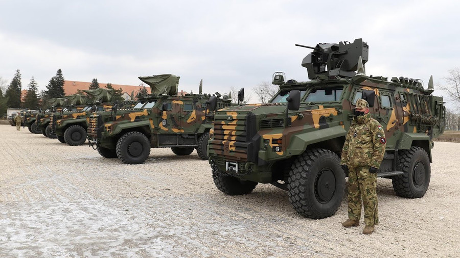 Xe thiết giáp LAVR của Ukraine cho thấy nó là một phương tiện chiến đấu tin cậy. Xe thiết giáp LAVR của Ukraine cho thấy nó là một phương tiện chiến đấu tin cậy.