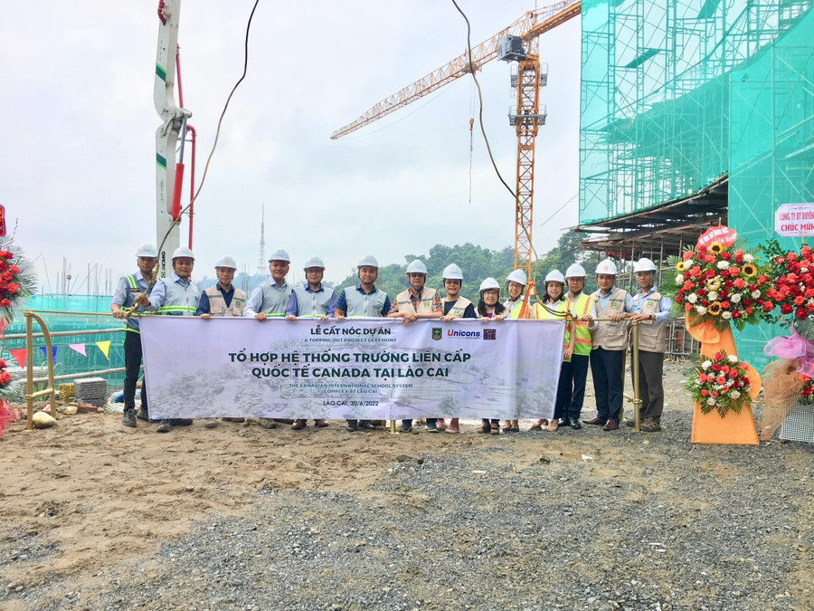 Lễ cất nóc công trình Trường Quốc tế Canada - Lào Cai. Lễ cất nóc công trình Trường Quốc tế Canada - Lào Cai.