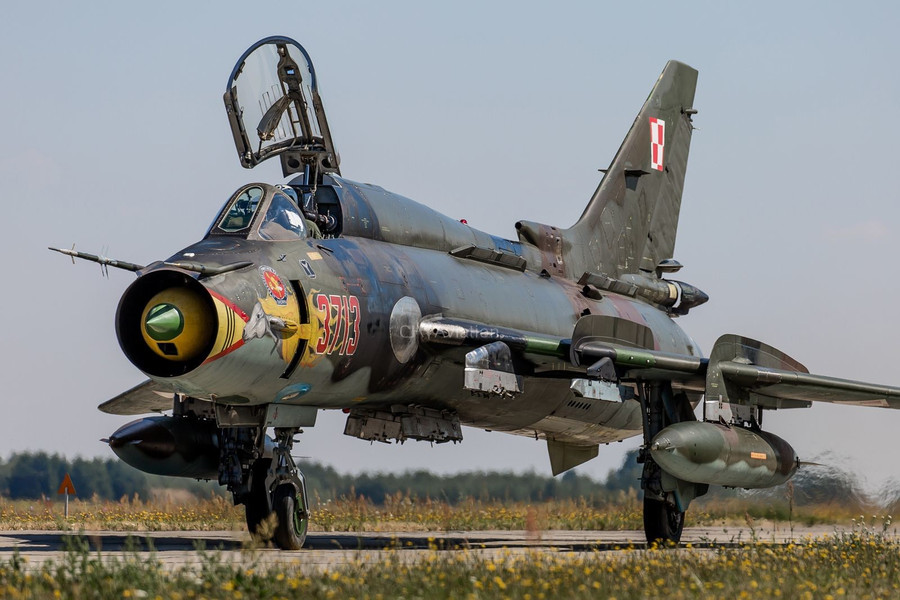 Một chiếc tiêm kích-bom Su-22M4 Fitter của Không quân Ba Lan. Một chiếc tiêm kích-bom Su-22M4 Fitter của Không quân Ba Lan.
