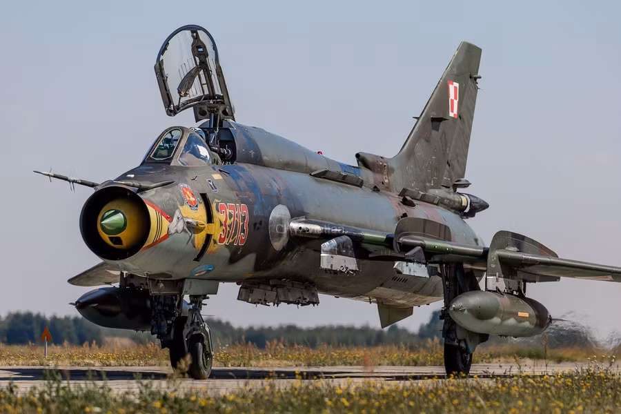 Một chiếc tiêm kích-bom Su-22M4 Fitter của Không quân Ba Lan.