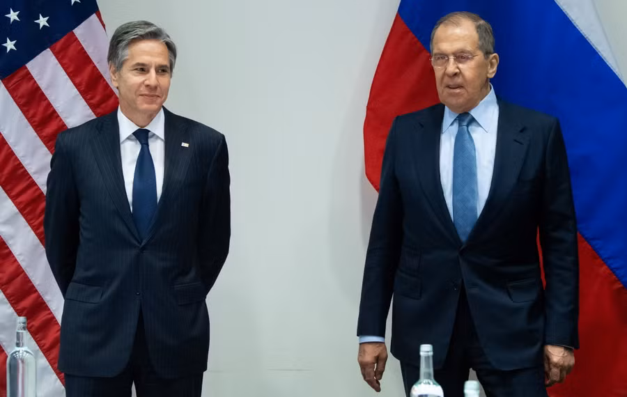 Hé lộ 10 phút trao đổi thẳng thắn giữa ông Lavrov với Blinken