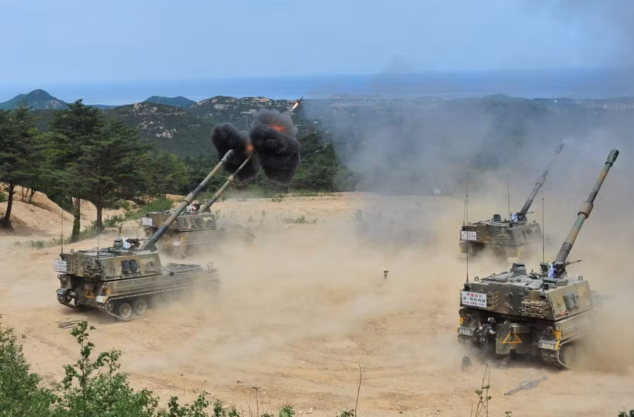 Pháo tự hành K9 Thunder là vũ khí "ăn khách" hàng đầu của Hàn Quốc. Pháo tự hành K9 Thunder là vũ khí "ăn khách" hàng đầu của Hàn Quốc.