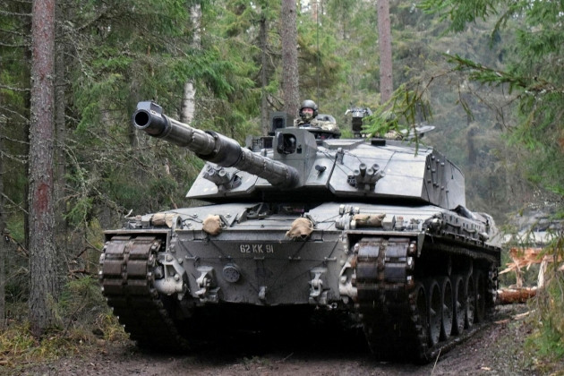 Xe tăng chiến đấu chủ lực Challenger 2 của Anh được xem là chiến xa vững chắc nhất thế giới.