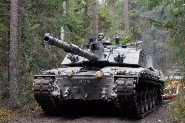 Xe tăng chiến đấu chủ lực Challenger 2 của Anh được xem là chiến xa vững chắc nhất thế giới.