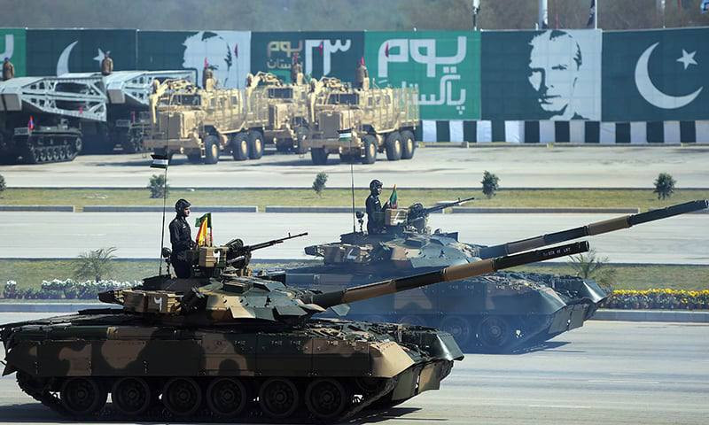 Xe tăng T-80UD của Pakistan nguyên là những chiếc của Ukraine được bán lại.