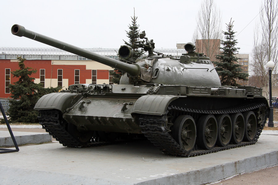 Quân đội Nga đã phải gọi tái ngũ các xe tăng T-55 "đồ cổ" từ kho dự trữ. Quân đội Nga đã phải gọi tái ngũ các xe tăng T-55 "đồ cổ" từ kho dự trữ.