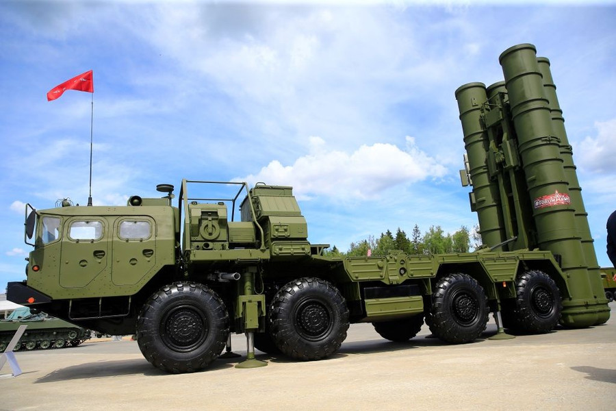 Iran có thể sớm nhận được hệ thống tên lửa phòng không S-400 Triumf từ Nga. Iran có thể sớm nhận được hệ thống tên lửa phòng không S-400 Triumf từ Nga.