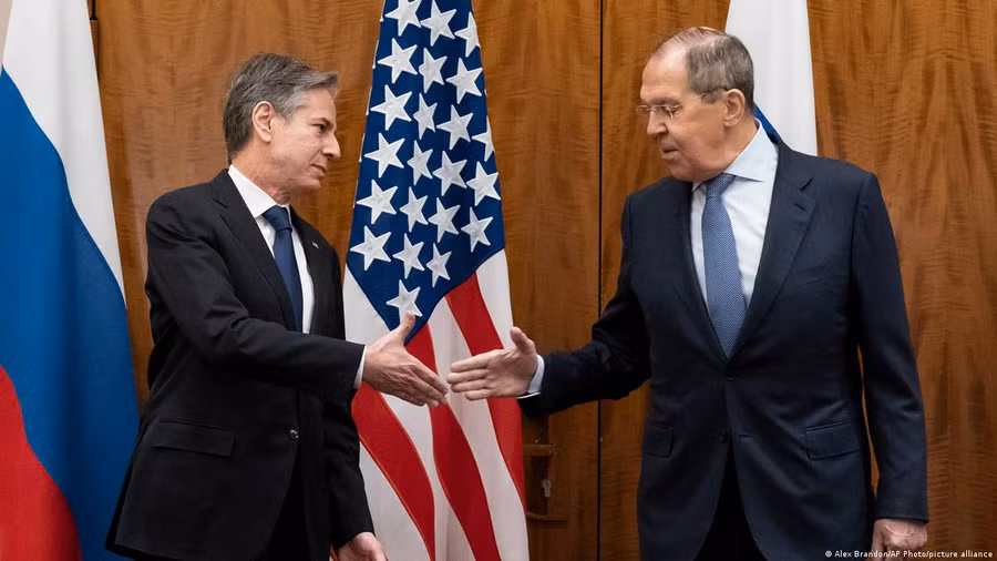 Cuộc gặp bí mật của ông Lavrov với Blinken là cứu cánh cho Mỹ