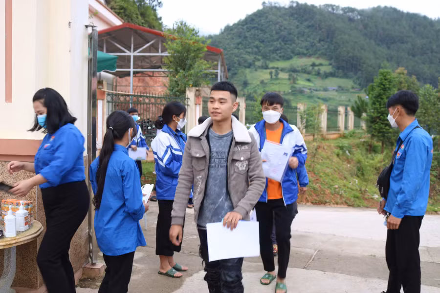 Thí sinh tại điểm thi Trường THCS&amp;THPT Púng Luông (huyện Mù Cang Chải).