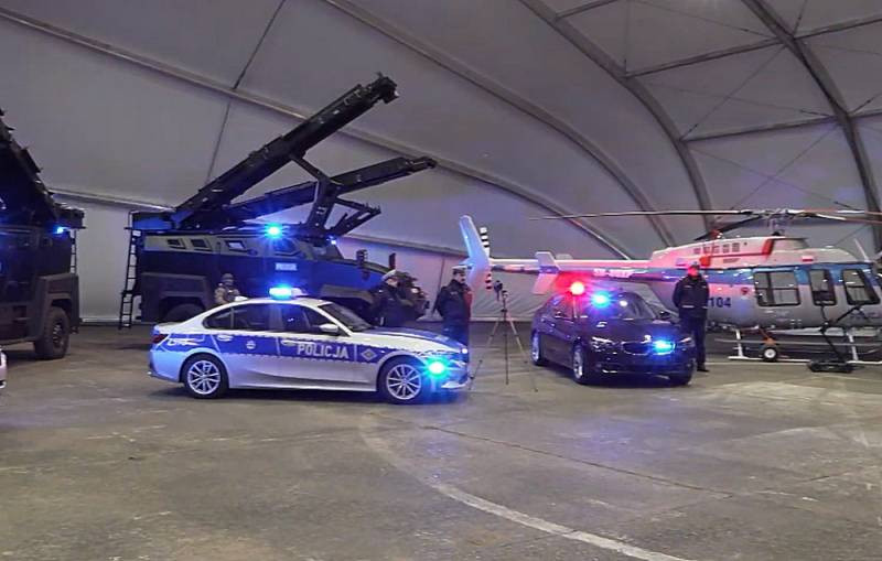 Lực lượng đặc nhiệm của cảnh sát Ba Lan được cử tới công tác tại Ukraine.