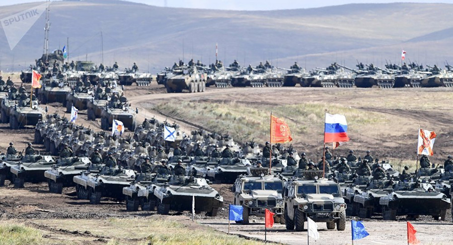 Quân đội Nga và Trung Quốc trong một cuộc tập trận chung.