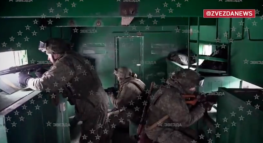 Đoàn tàu bọc thép của Nga lại được đưa tới khu vực chiến sự. Đoàn tàu bọc thép của Nga lại được đưa tới khu vực chiến sự.