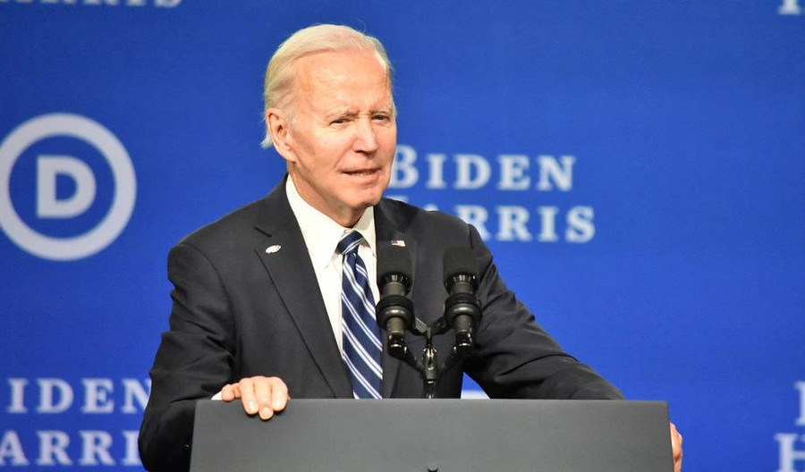 Gánh nặng tuổi tác có dấu hiệu đang đè nặng lên Tổng thống Joe Biden.