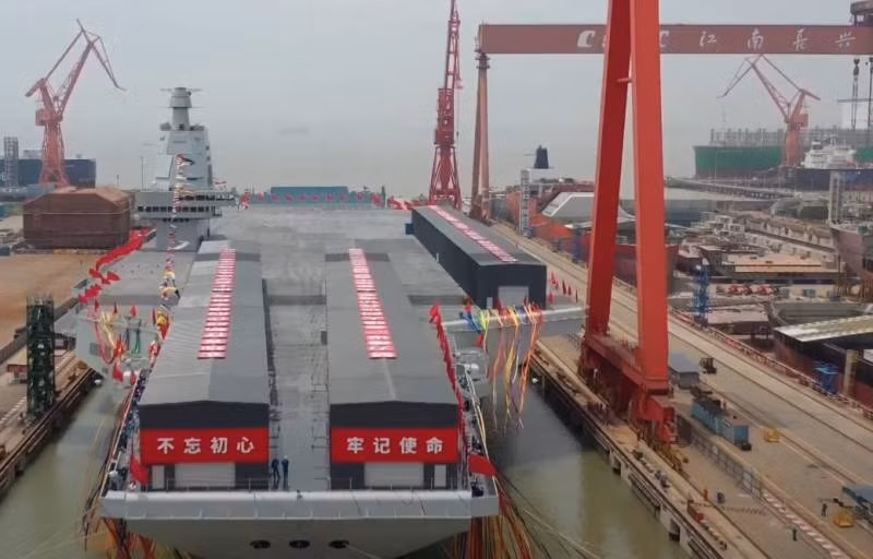 Tàu sân bay Type 003 Phúc Kiến của Trung Quốc chuẩn bị gia nhập đội hình tác chiến. Tàu sân bay Type 003 Phúc Kiến của Trung Quốc chuẩn bị gia nhập đội hình tác chiến.