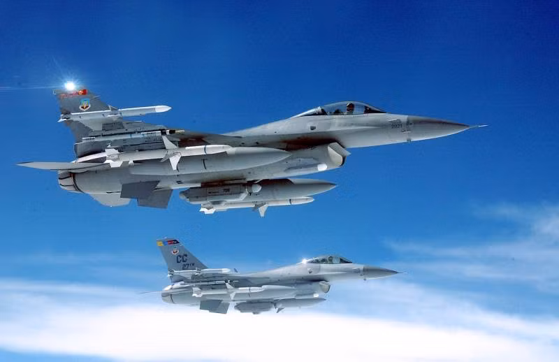 Cố vấn Tổng thống Mỹ tuyên bố bất ngờ về việc giao tiêm kích F-16 cho Kiev