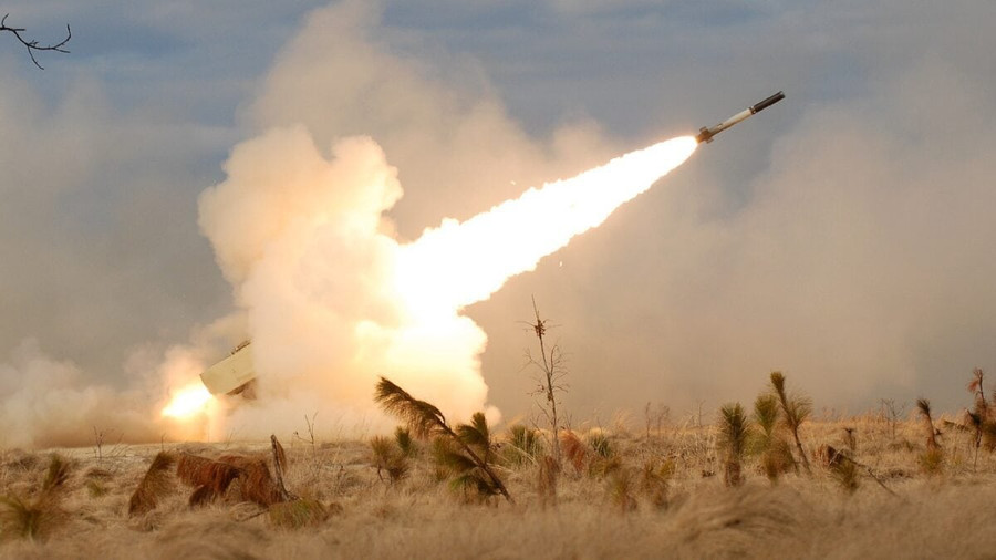 Pháo phản lực HIMARS của Ukraine sẽ có khả năng tấn công tầm xa hơn nhiều so với hiện nay khi nhận tên lửa ATACMS.