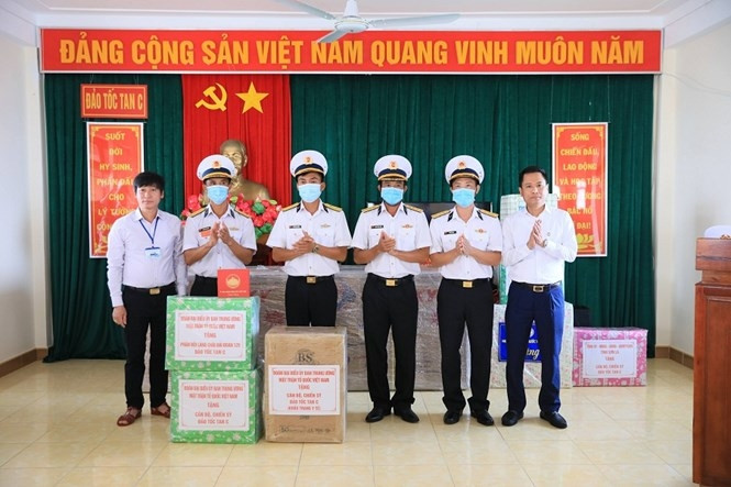 Đoàn công tác Ủy ban Trung ương MTTQ Việt Nam kết thúc tốt đẹp chuyến công tác tại huyện đảo Trường Sa doan cong tac uy ban trung uong mttq viet nam ket thuc tot dep chuyen cong tac tai huyen dao truong sa