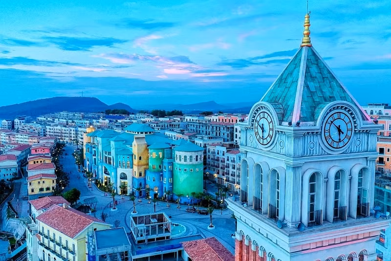 5 cong trinh bieu tuong thap sang thap can ho the sea o phu quoc