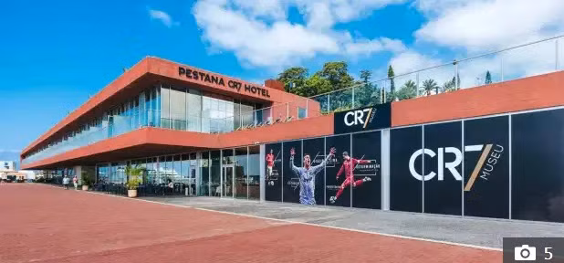 Ngôi sao người Bồ Đào Nha đang sở hữu chuỗi 6 khách sạn mang tên Pestana CR7.