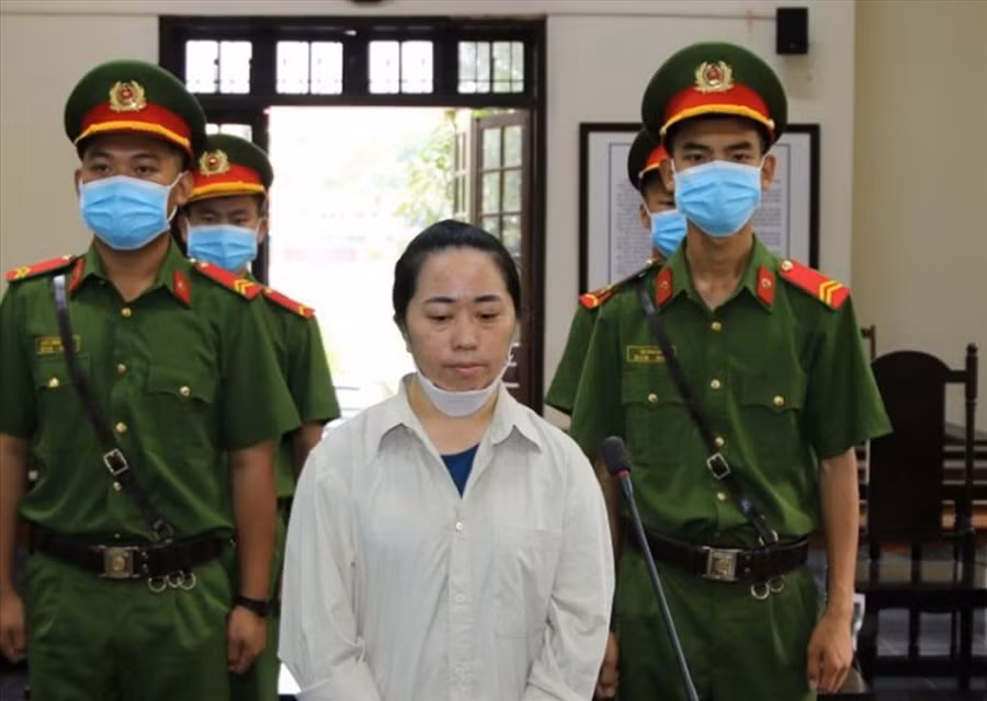 Tử hình người phụ nữ vận chuyển thuê 72 bánh heroin