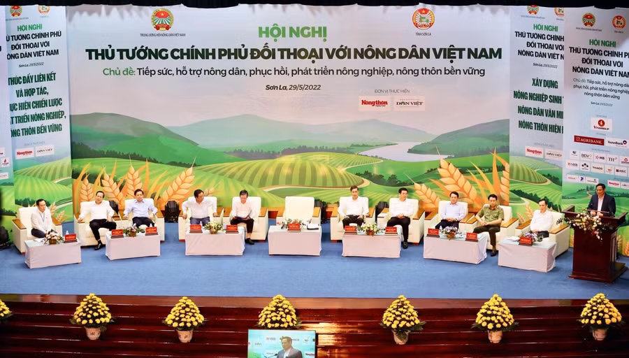 Toàn cảnh Hội nghị Thủ tướng Chính phủ đối thoại với nông dân năm 2022.