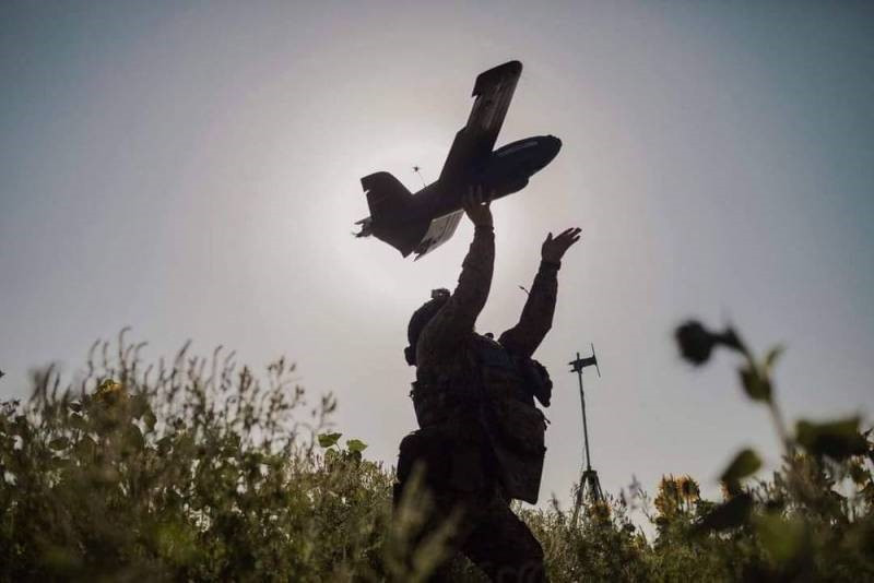 Tuy nhiên Lực lượng vũ trang Ukraine vẫn đạt được những kết quả nhất định, quan trọng hơn hình ảnh của họ trong mắt "những nhà tài trợ nước ngoài" được nâng cao rõ rệt. Tuy nhiên Lực lượng vũ trang Ukraine vẫn đạt được những kết quả nhất định, quan trọng hơn hình ảnh của họ trong mắt "những nhà tài trợ nước ngoài" được nâng cao rõ rệt.