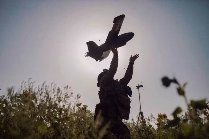 Tuy nhiên Lực lượng vũ trang Ukraine vẫn đạt được những kết quả nhất định, quan trọng hơn hình ảnh của họ trong mắt "những nhà tài trợ nước ngoài" được nâng cao rõ rệt. Tuy nhiên Lực lượng vũ trang Ukraine vẫn đạt được những kết quả nhất định, quan trọng hơn hình ảnh của họ trong mắt "những nhà tài trợ nước ngoài" được nâng cao rõ rệt.