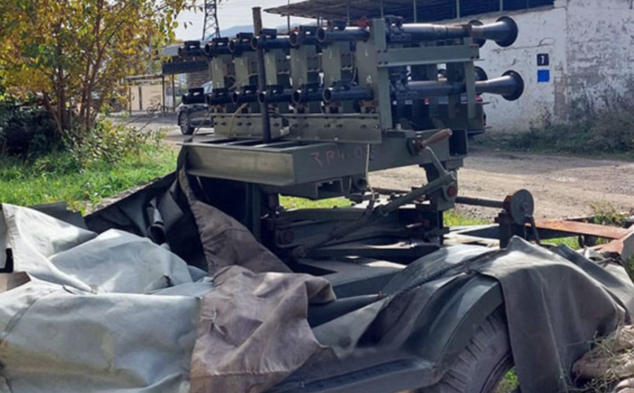 Những khẩu RPG-7 được liên kết lại thành một giàn phóng 12 ống.