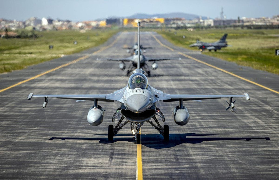 Phi công Ukraine vượt tiến độ chương trình huấn luyện với F-16