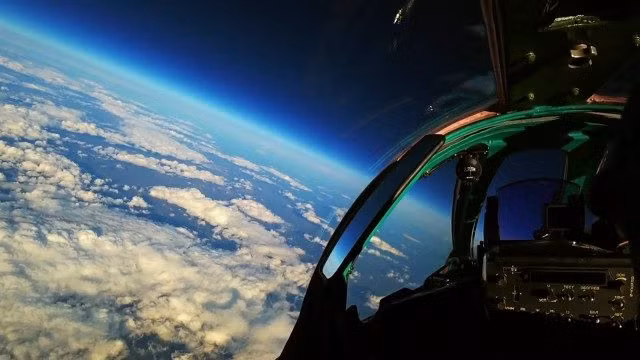 Tiêm kích MiG-31 đánh trận đặc biệt trên tầng bình lưu