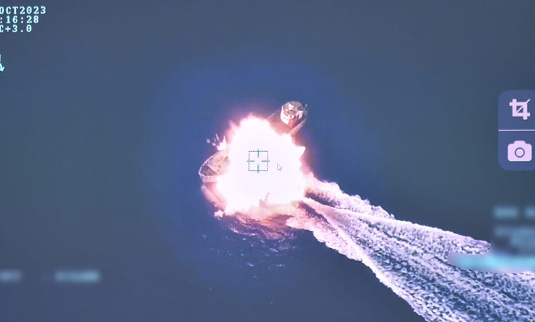 Tàu không người lái Albatros-S tấn công phá hủy mục tiêu. Tàu không người lái Albatros-S tấn công phá hủy mục tiêu.