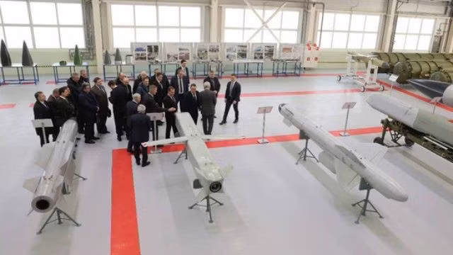 Tên lửa hành trình Izdeliye 720 được giới thiệu trong chuyến tham quan của ông Medvedev.