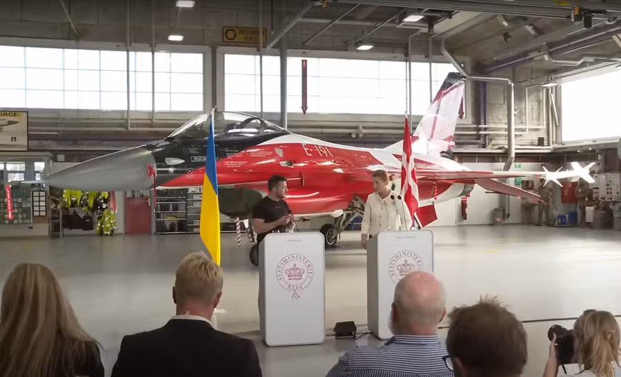 Không quân Ukraine chuẩn bị có tiêm kích F-16 trong thành phần tác chiến. Không quân Ukraine chuẩn bị có tiêm kích F-16 trong thành phần tác chiến.