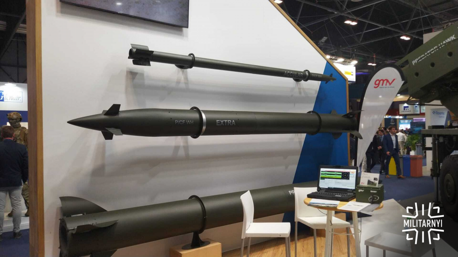 Đạn dẫn đường Accular, Extra và tên lửa đạn đạo tầm ngắn Predator Hawk trang bị cho tổ hợp PULS. Đạn dẫn đường Accular, Extra và tên lửa đạn đạo tầm ngắn Predator Hawk trang bị cho tổ hợp PULS.