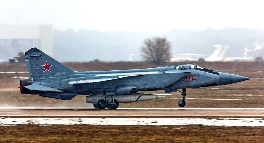 Tiêm kích MiG-31 Foxhound của Lực lượng Hàng không Vũ trụ Nga. Tiêm kích MiG-31 Foxhound của Lực lượng Hàng không Vũ trụ Nga.