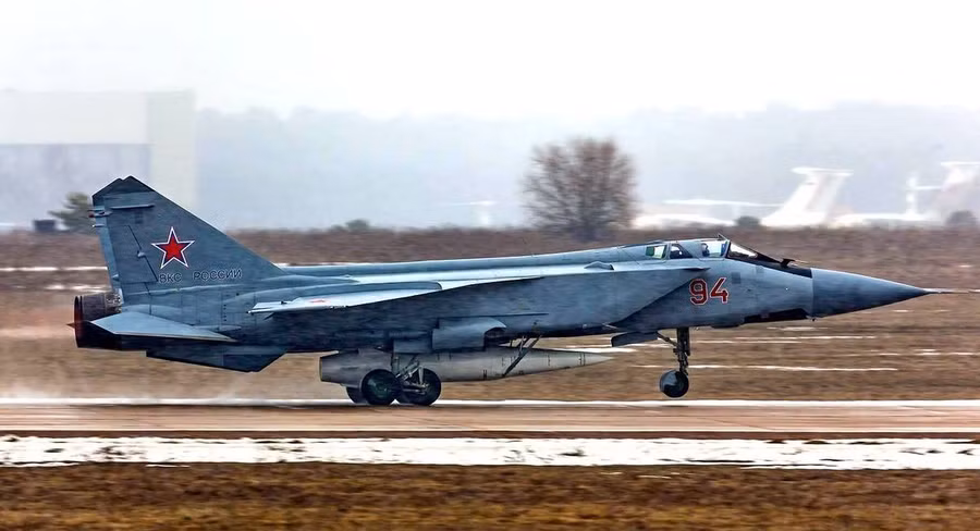 Tiêm kích MiG-31 Foxhound của Lực lượng Hàng không Vũ trụ Nga.