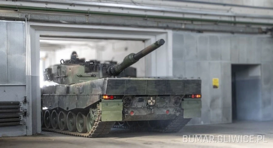 Ba Lan cấp tốc khôi phục xe tăng Leopard 2A4 